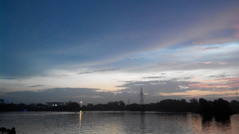 寻寻觅觅数十载,婀娜多姿的你始出来.横山桥紫霞湖冬泳基地剪影