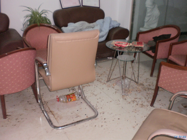 过年了被这些农民工搞的一塌糊涂!此时此刻我真的难过且愤怒了!