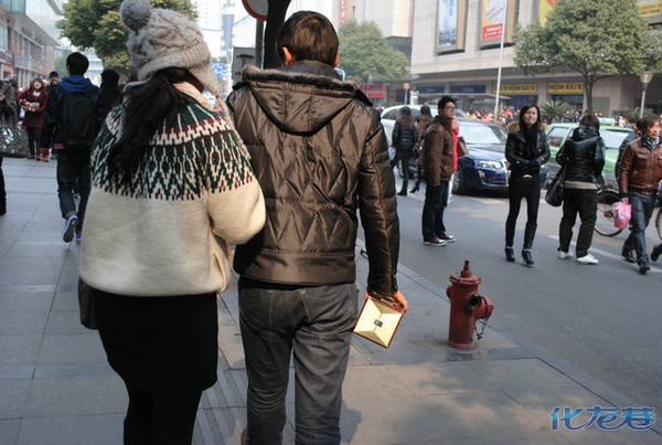 2月14日街头街拍情侣&那些可爱的卖花人,帅哥美女们看看有你们吗?