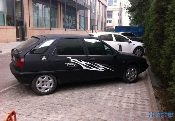 亚光上身 街拍酷黑版神龙富康