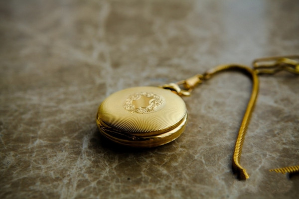 给父亲的怀表,和母亲的玫瑰金上海表,换换口味也不错