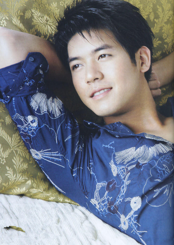 一个富有的葡萄园主,极度宠爱自己的妹妹柯薇达,因为误认为妹夫王立