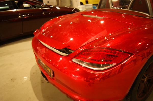 在奥体看到一辆电镀红色保时捷,其他车都弱爆了,有木有