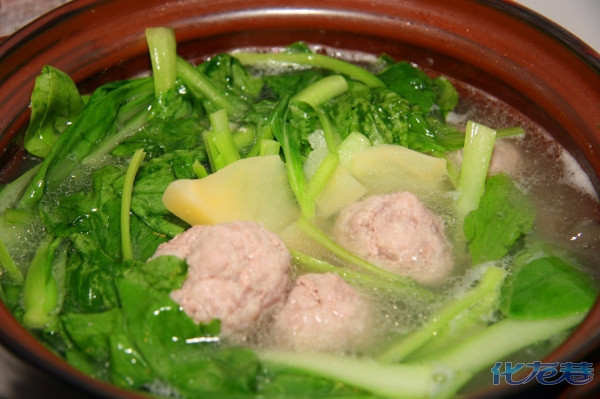 炎炎夏日做个清淡爽口的肉丸汤下饭.