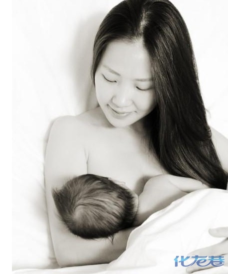 哺乳妈妈艺术照,母爱极致体现!让我们支持母乳喂养!