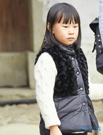小沈阳女儿洋洋首曝光,网友调侃:绝对是亲生,这孩子长得太着急了