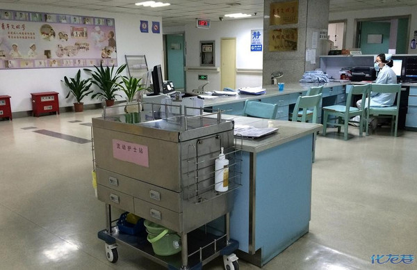     2月27日,南京市鼓楼医院住院部,伤者陈杏痧