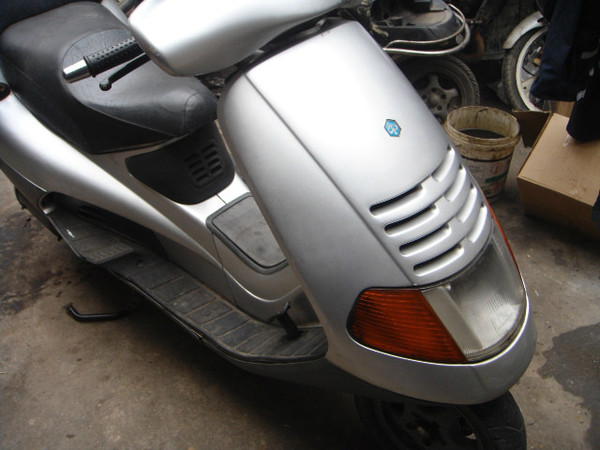 意大利比亚乔黑金刚125水冷摩托车出了,联系15961481516