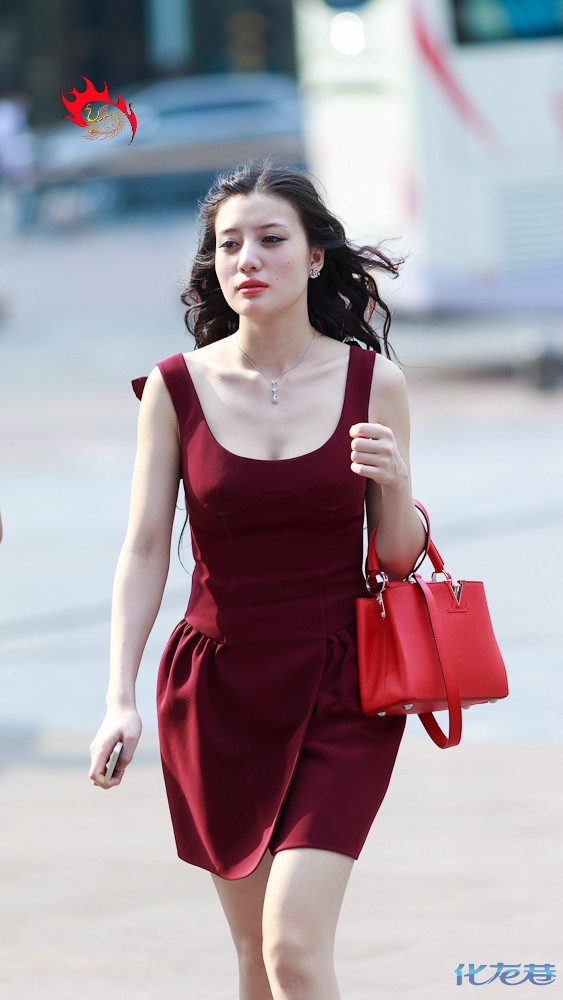 重庆美女身材惹火,看着好养眼,常州要是有这么多美女就好了