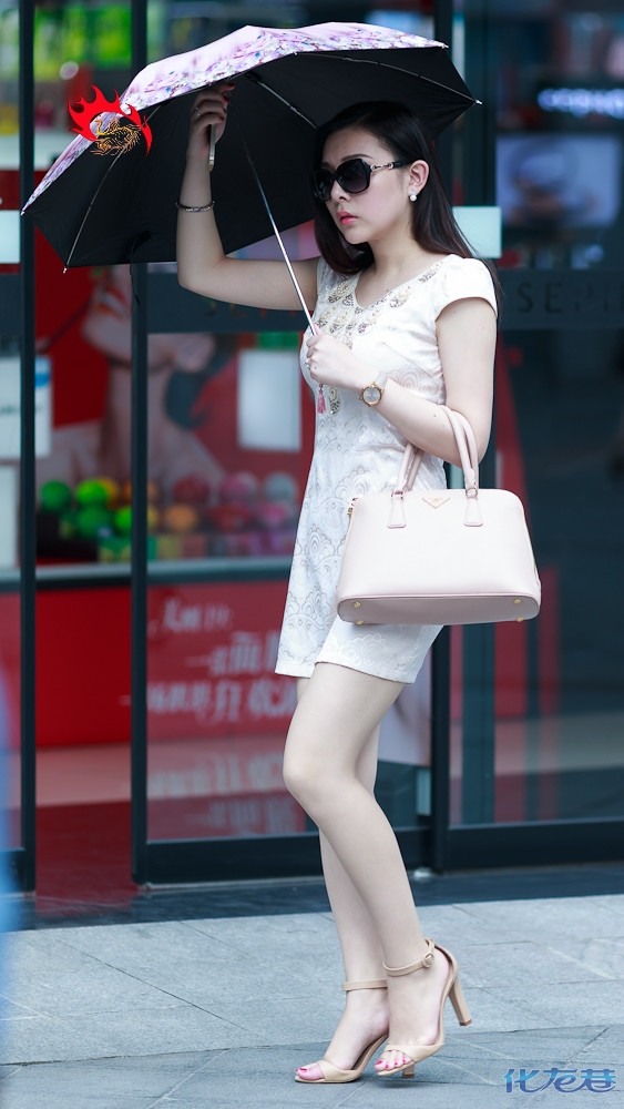 重庆美女身材惹火,看着好养眼,常州要是有这么多美女就好了