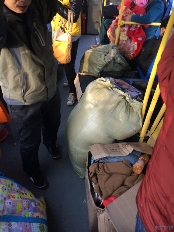 不仅不肯多付钱,反而还一直骂骂咧咧诅咒司机出车祸.