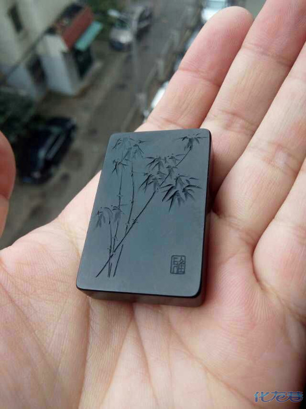 《竹》  三界作品,塔青料,独家雕工阴刻,尺寸46*30*9,重43g,要的吼!