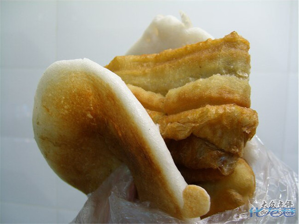 请问大家常州哪里还有买米饭饼?里面夹油条,小时候吃的很怀念啊!