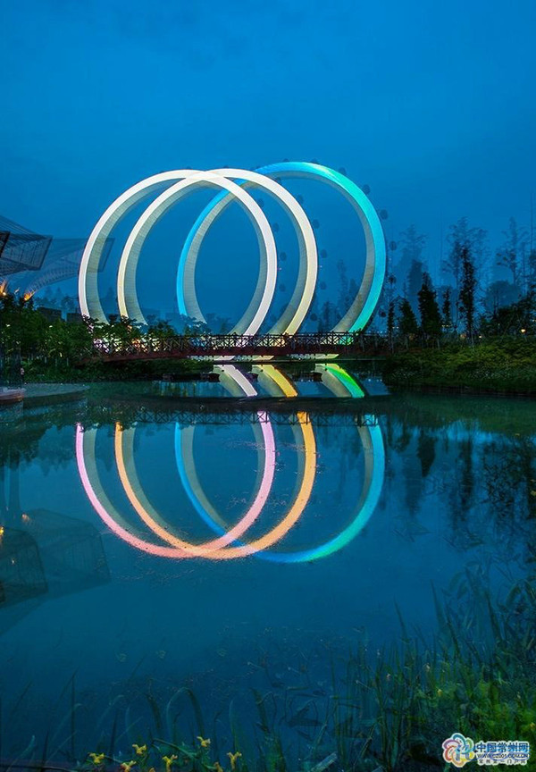 常州地标性建筑无辐式摩天轮亮灯,摄影师延时摄影作品网上走红.