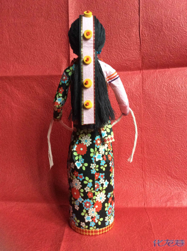 新学期开始了,晒晒幼儿园家庭作业~diy瓶子民族娃娃,藏族.