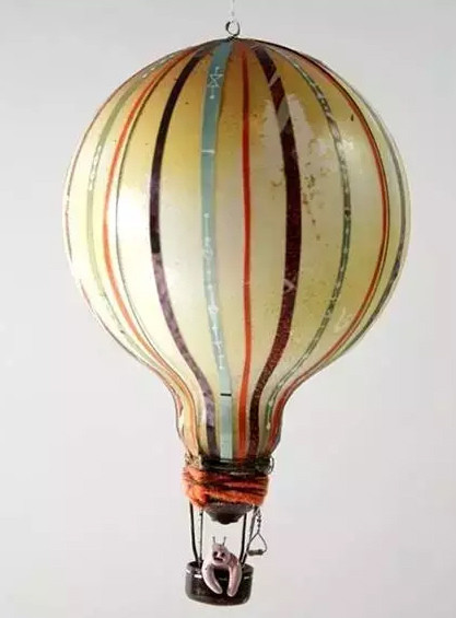 扔掉会污染环境;那就不要扔掉了,diy一下,你会发现,旧灯泡也可以装饰