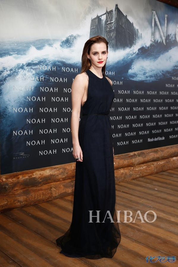 成熟的黑色长礼服艾玛·沃特森 (emma watson) 终于能驾驭自如.