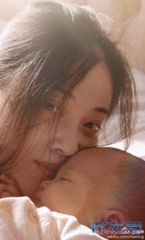 而李小冉,历经坎坷去年也嫁人了.