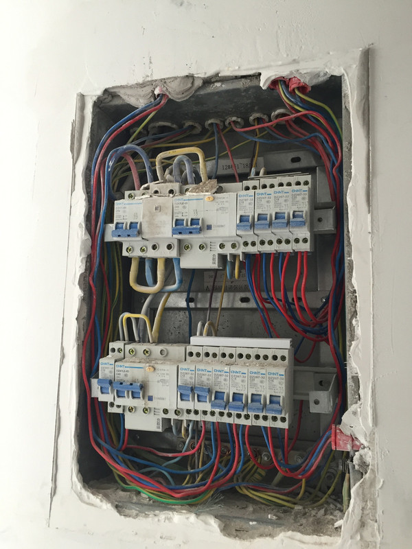 家里强电箱装好了,电工说线都接好了,我就想问问各位这样子好吗?