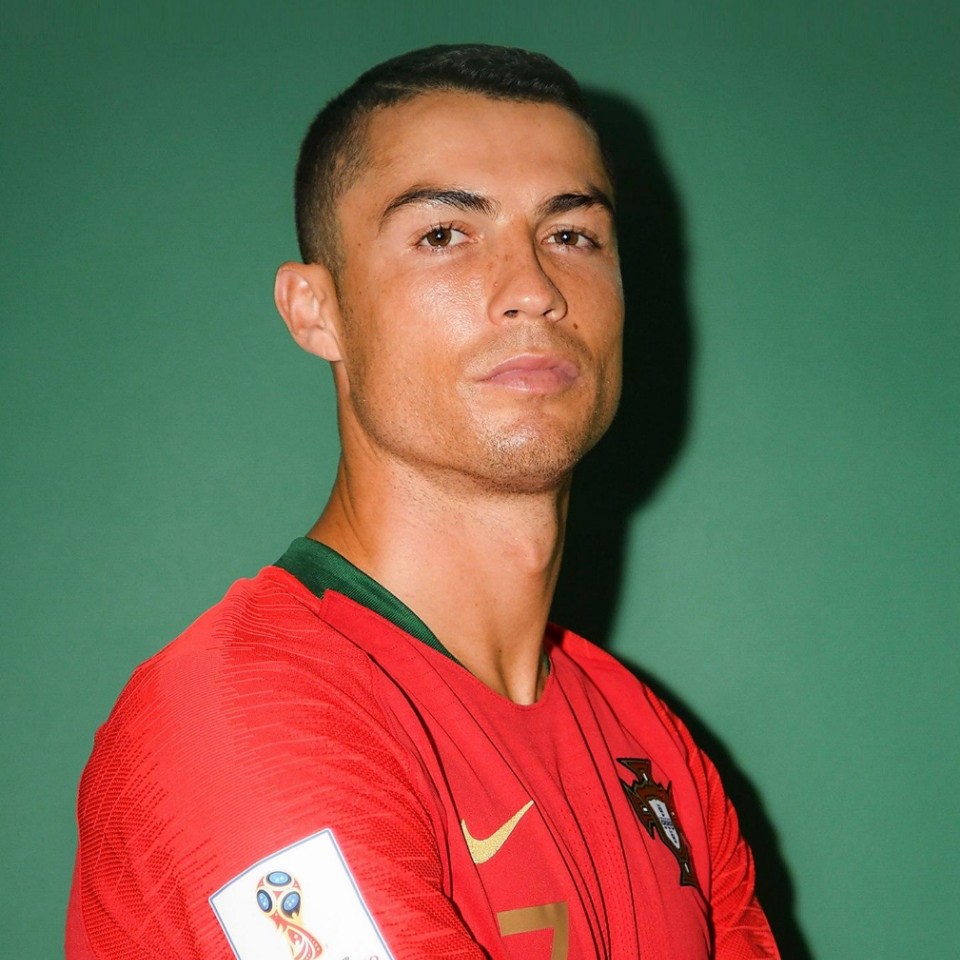 95年气质女生,美丽大方,身材苗条,有稳定的工作,家庭和睦