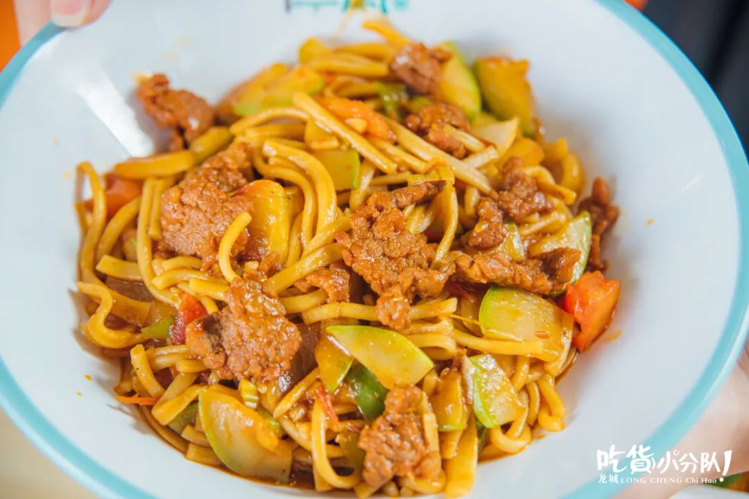 炒面加入了地道的清真配料